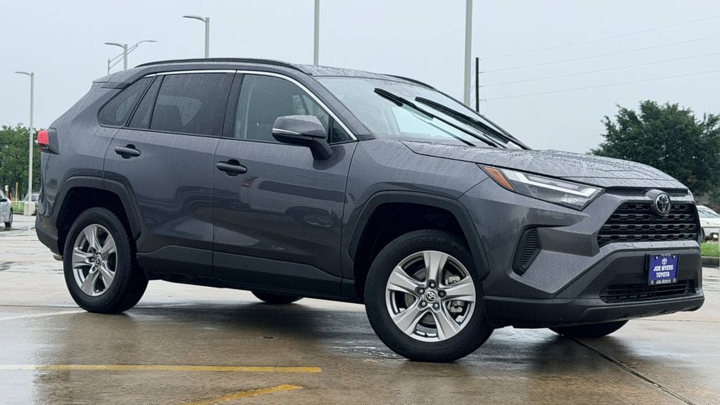 Used 2025 Toyota RAV4 XLE FWD image 2
