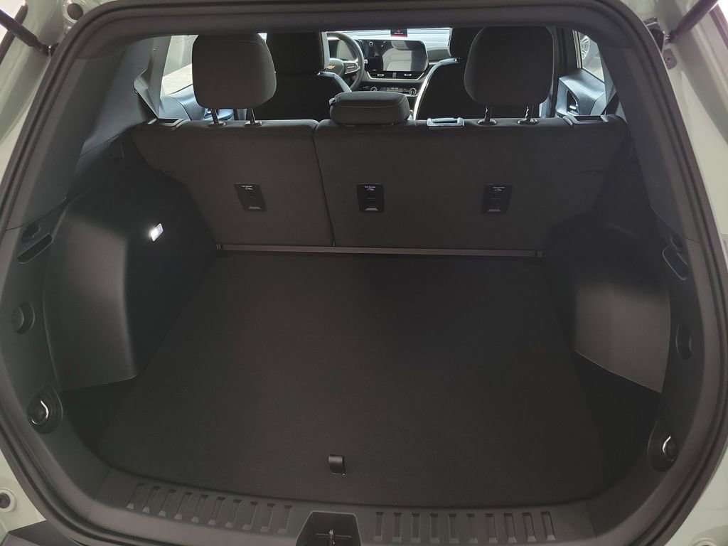 New 2026 Chevrolet Equinox LT w/ Safety and Technology Package FWD image 6