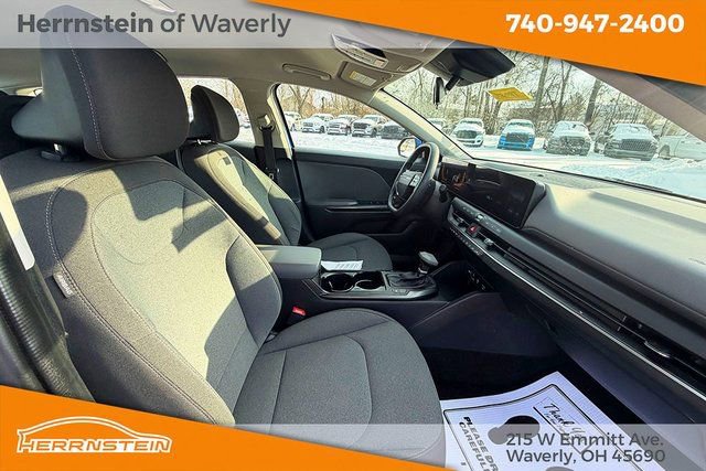 Used 2025 Kia K4 LXS image 27