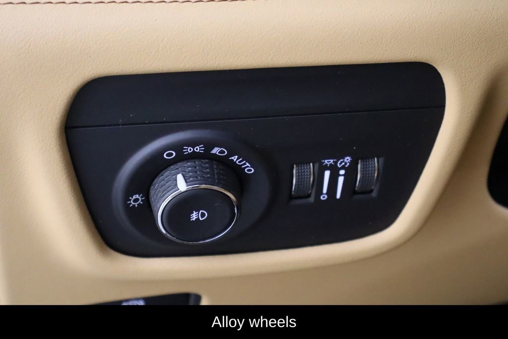 Used 2024 Jeep Grand Cherokee L Summit AWD/4WD image 24