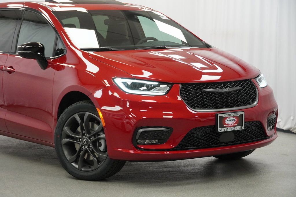 New 2026 Chrysler Pacifica Select image 3