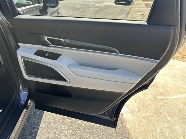 Certified 2024 Kia Telluride S w/ S Sunroof Package AWD/4WD image 19