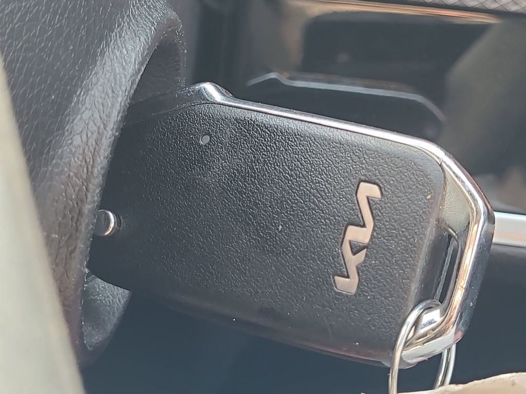 Used 2025 Kia Sportage LX FWD image 17