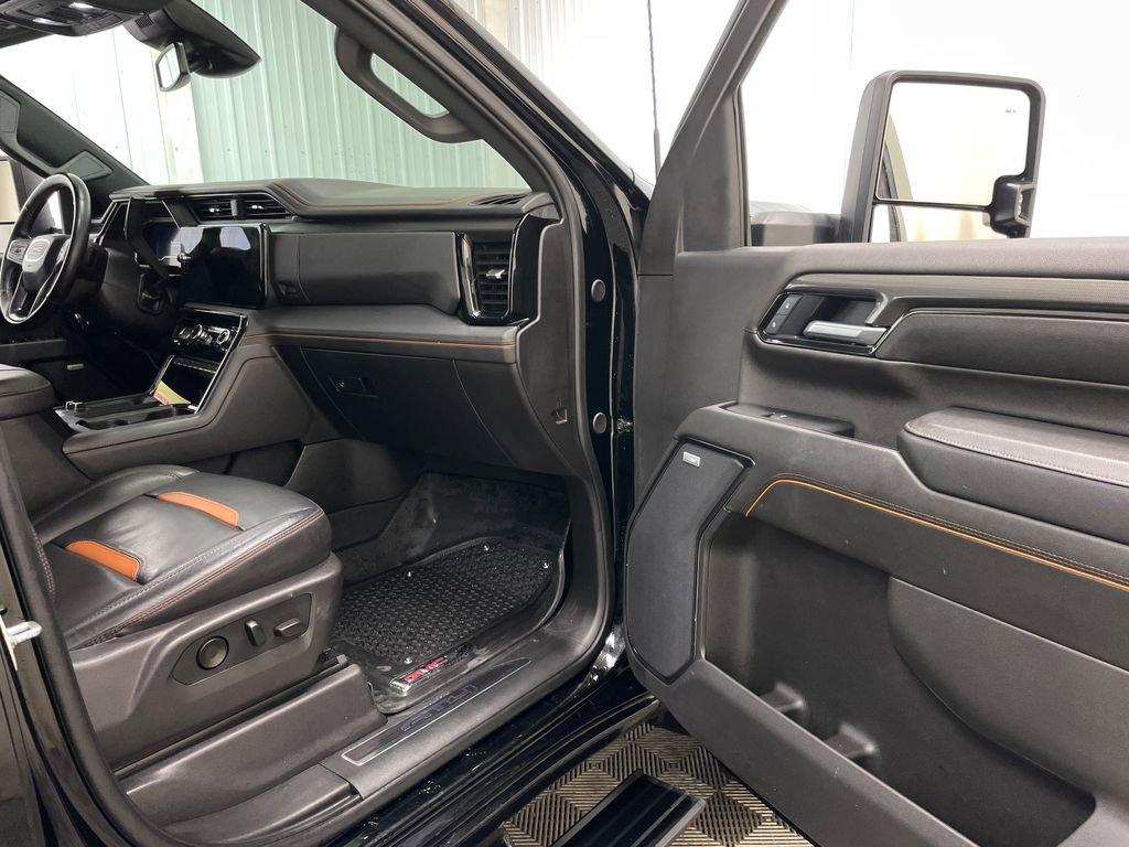 Used 2025 GMC Sierra 2500 AT4 image 40