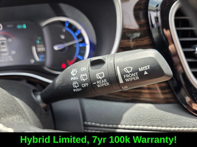 Used 2023 Chrysler Pacifica Limited FWD image 30