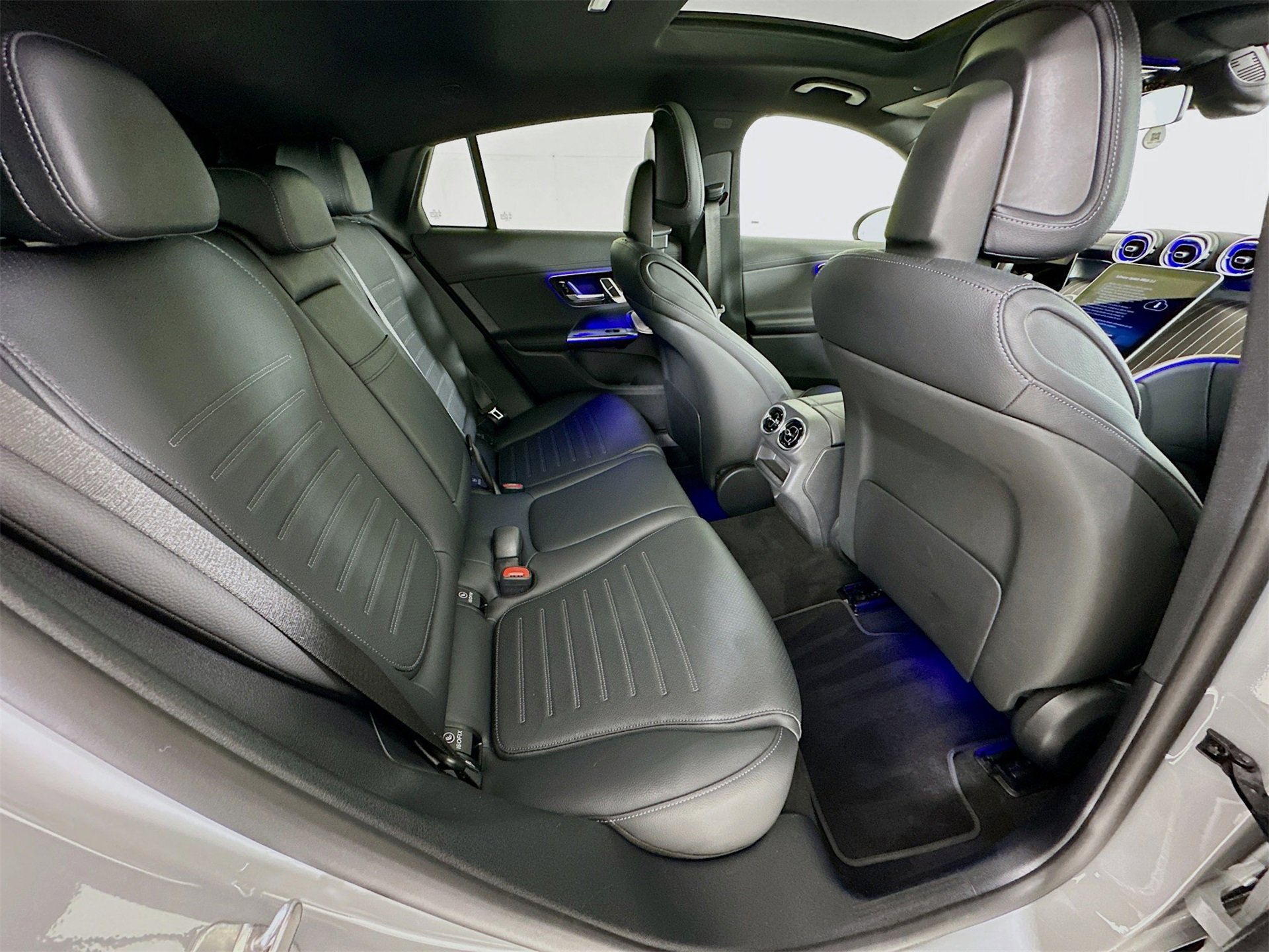 Used 2025 Mercedes-Benz GLC 300 4MATIC image 30