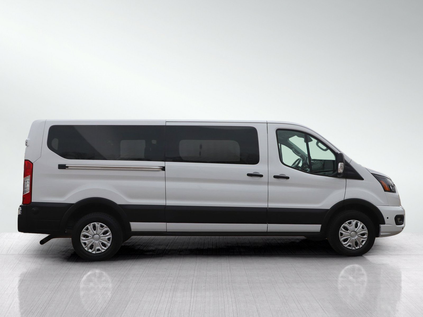 Used 2024 Ford Transit 350 XLT RWD image 6