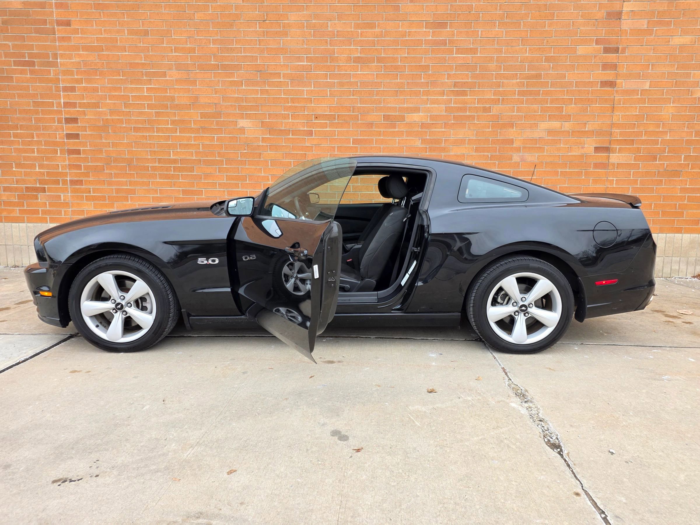 Used 2014 Ford Mustang GT RWD image 11