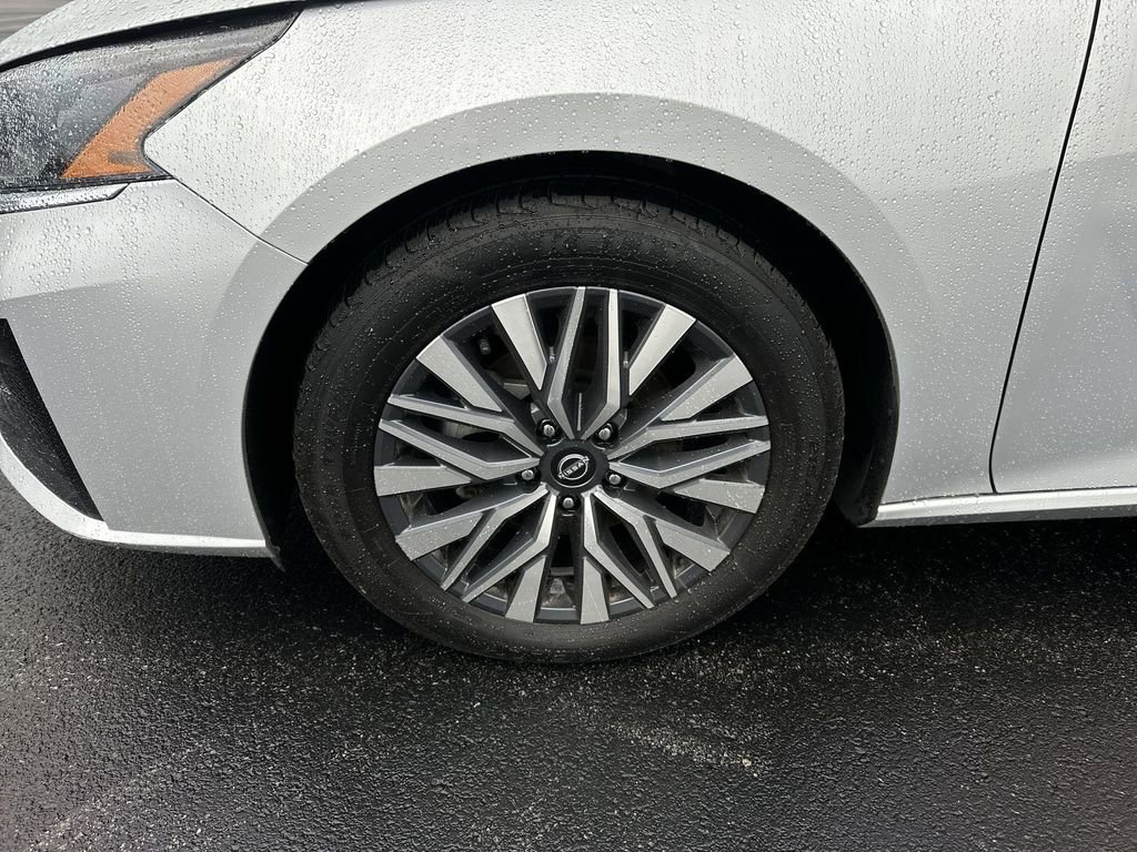 Used 2024 Nissan Altima 2.5 SV image 10