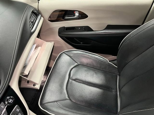 Used 2023 Chrysler Pacifica Limited FWD image 40