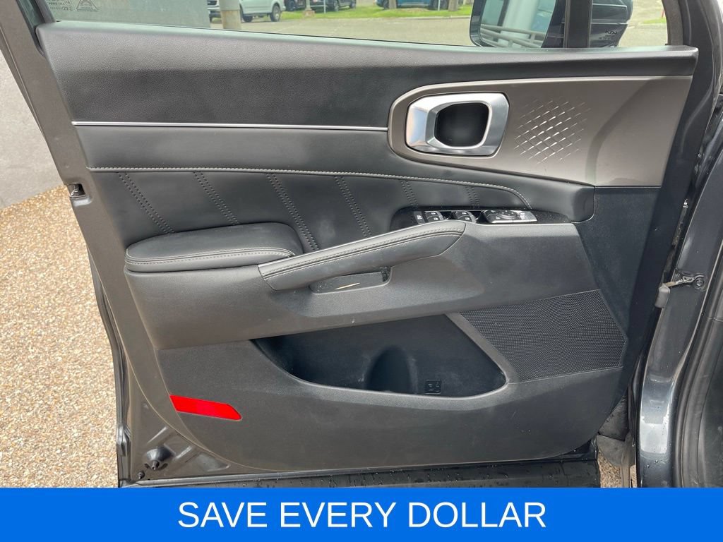 Used 2025 Kia Sorento SX FWD image 13