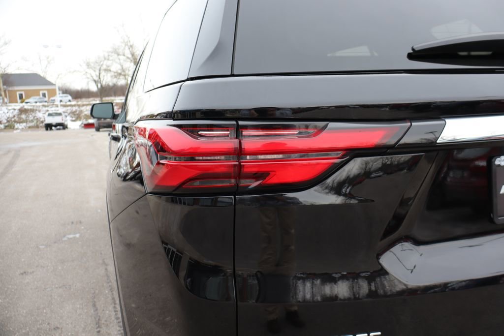 Used 2023 Chevrolet Traverse LT image 30