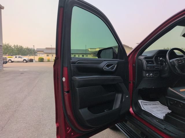 Used 2023 GMC Yukon XL AT4 w/ AT4 Premium Plus Package AWD/4WD image 10