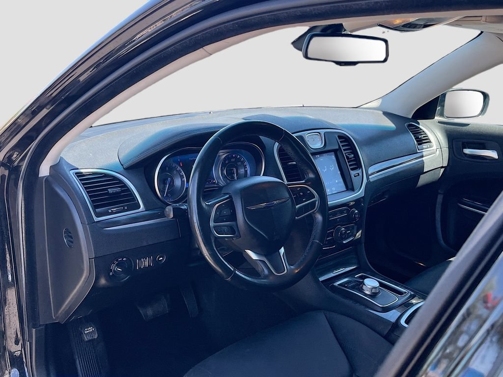 Used 2020 Chrysler 300 Touring w/ Sport Appearance Package RWD image 9