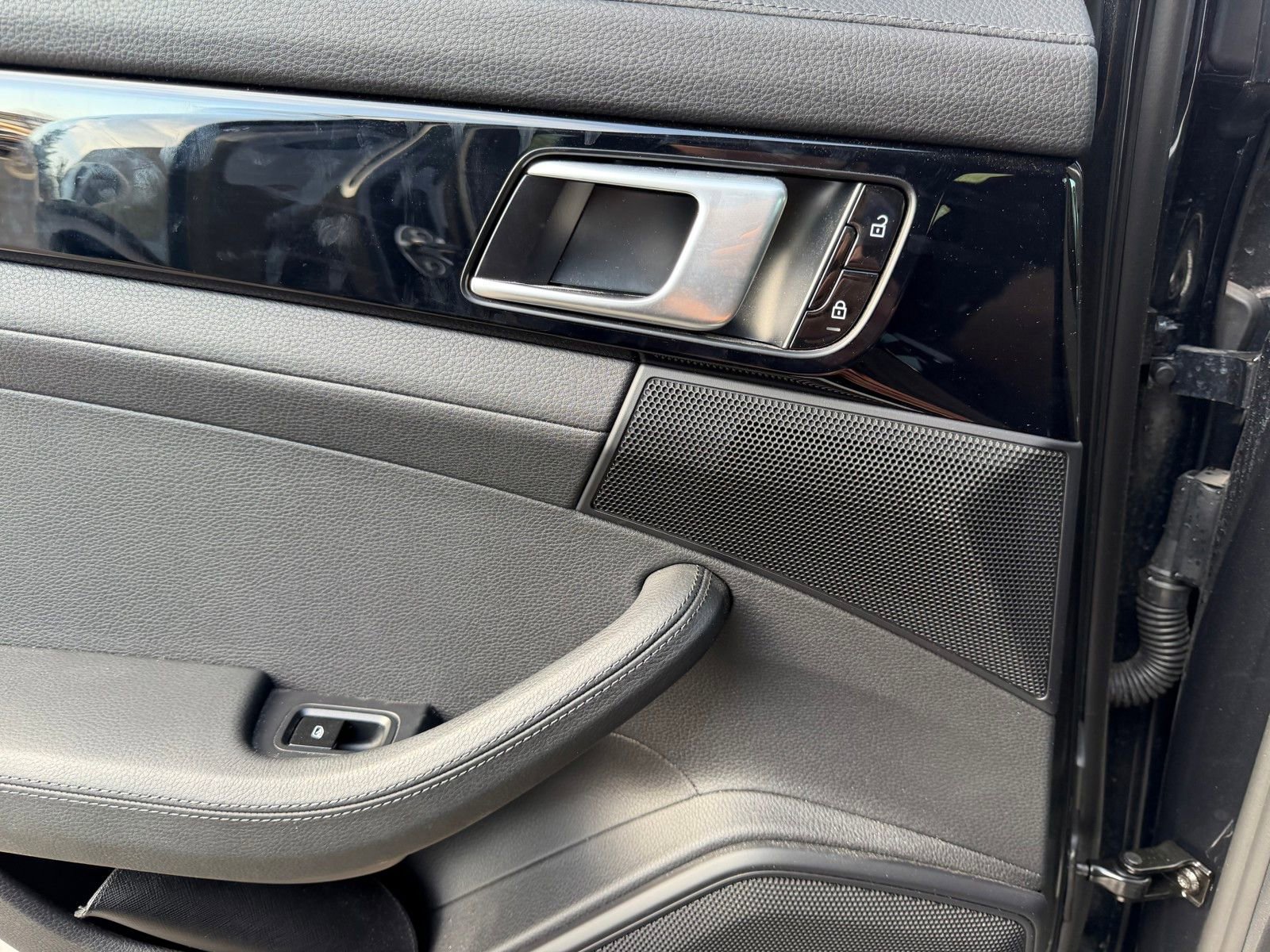 Used 2020 Porsche Panamera 4 image 31