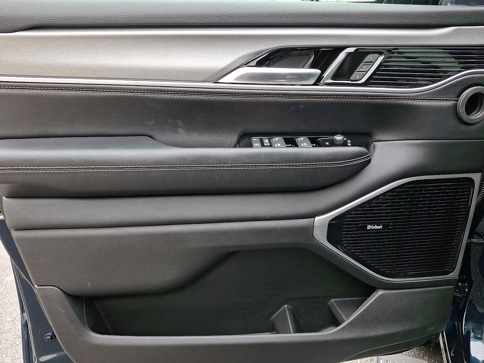 New 2026 Jeep Grand Wagoneer L Limited AWD/4WD image 8