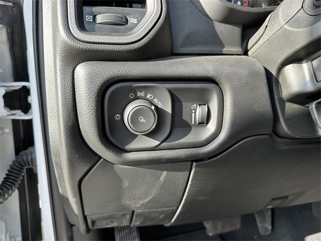 Used 2024 RAM 2500 Tradesman w/ Chrome Appearance Group image 32