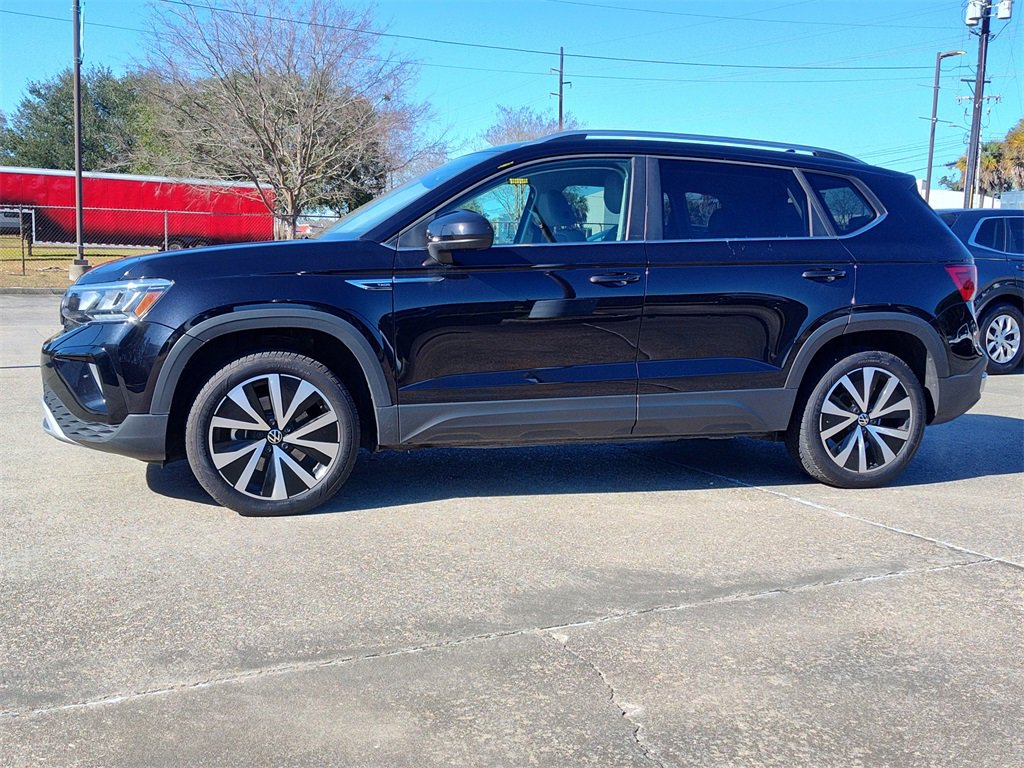 Used 2024 Volkswagen Taos SE image 3