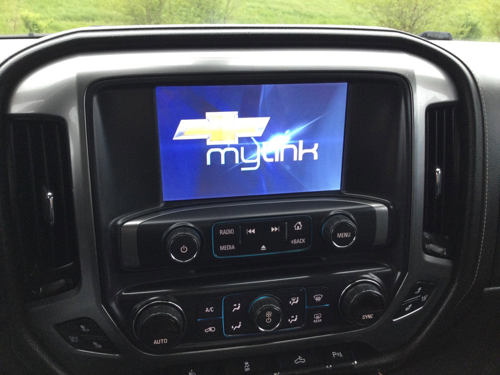 Used 2015 Chevrolet Silverado 1500 LTZ w/ LTZ Plus Package AWD/4WD image 15