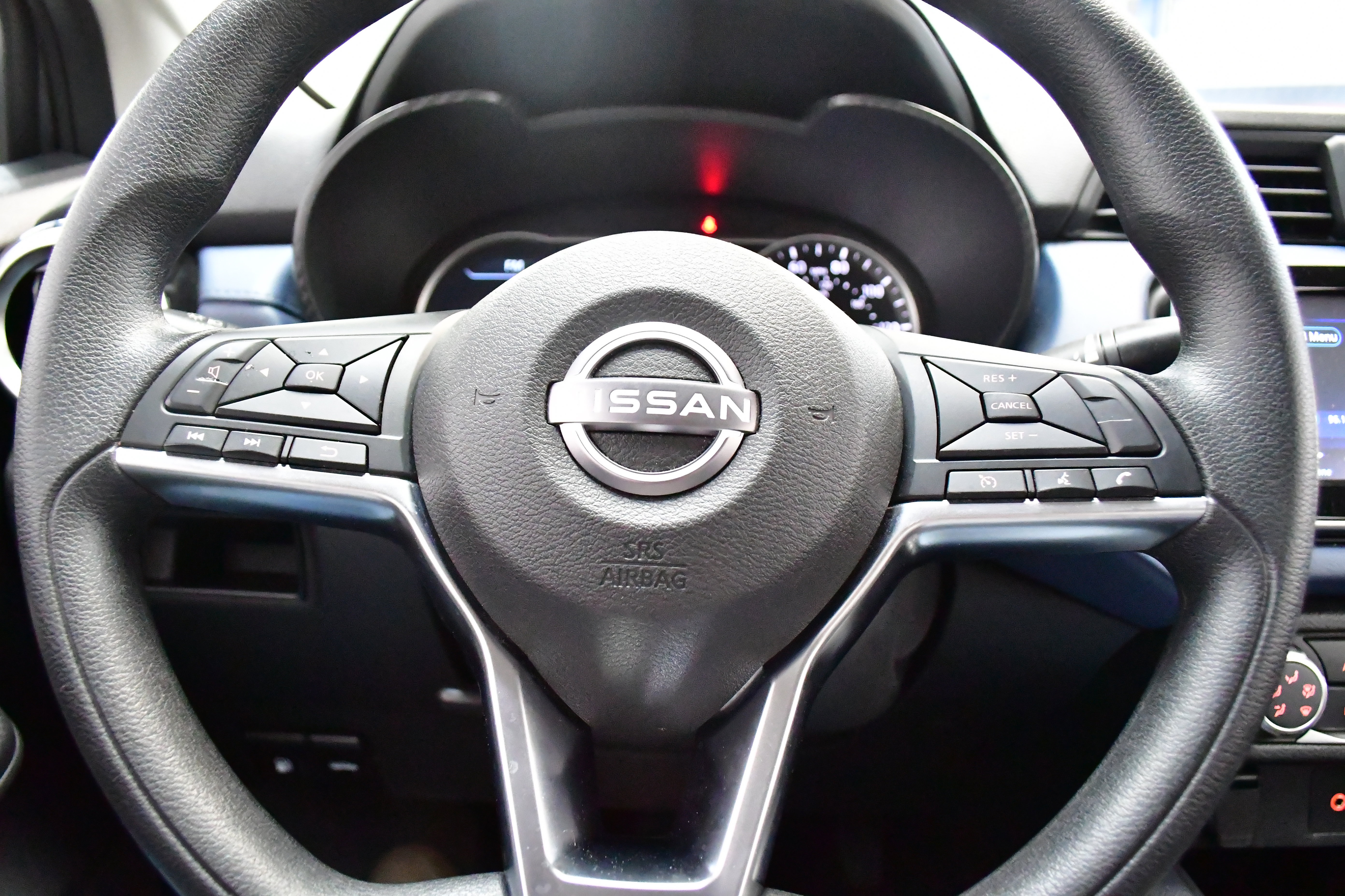 Used 2025 Nissan Versa SV image 33