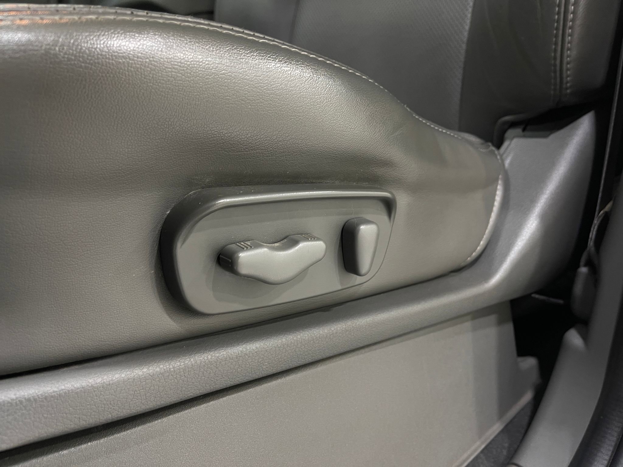 Used 2019 Nissan Frontier SL image 16