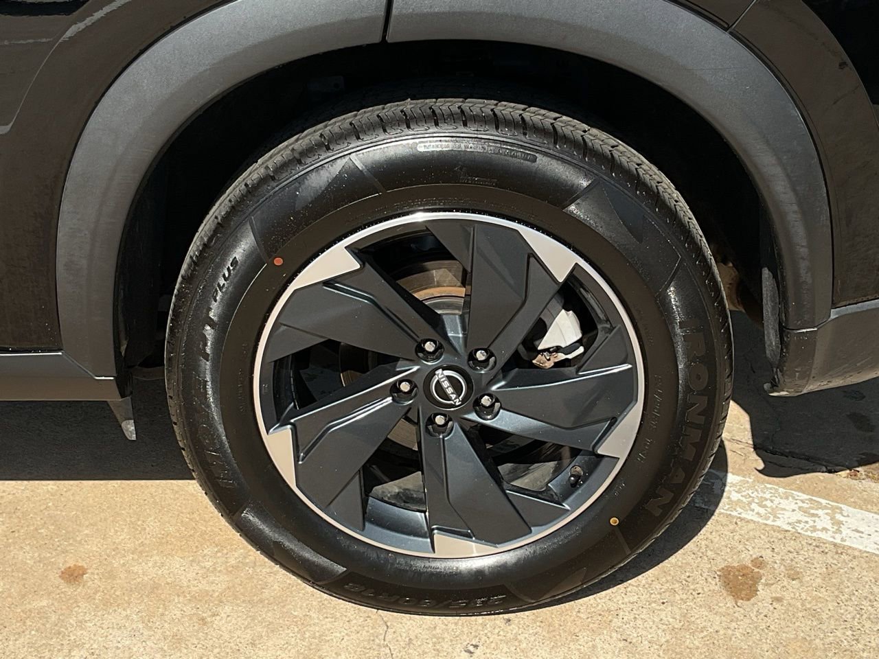 Used 2025 Nissan Rogue SV image 8