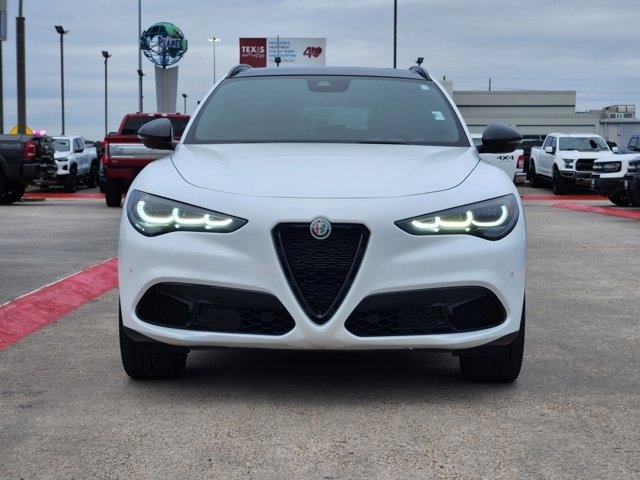 Used 2024 Alfa Romeo Stelvio Veloce image 2