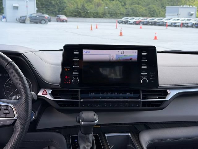 Certified 2024 Toyota Sienna Limited FWD image 25