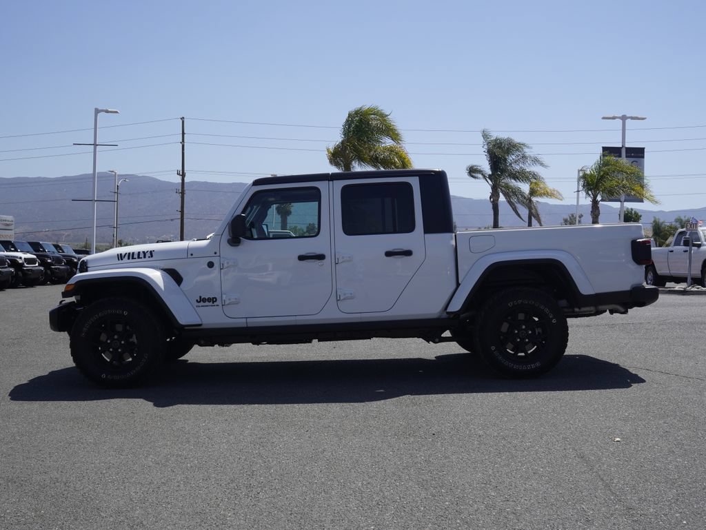 Certified 2025 Jeep Gladiator Sport AWD/4WD image 7