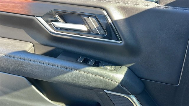 Used 2025 GMC Yukon XL Denali image 28