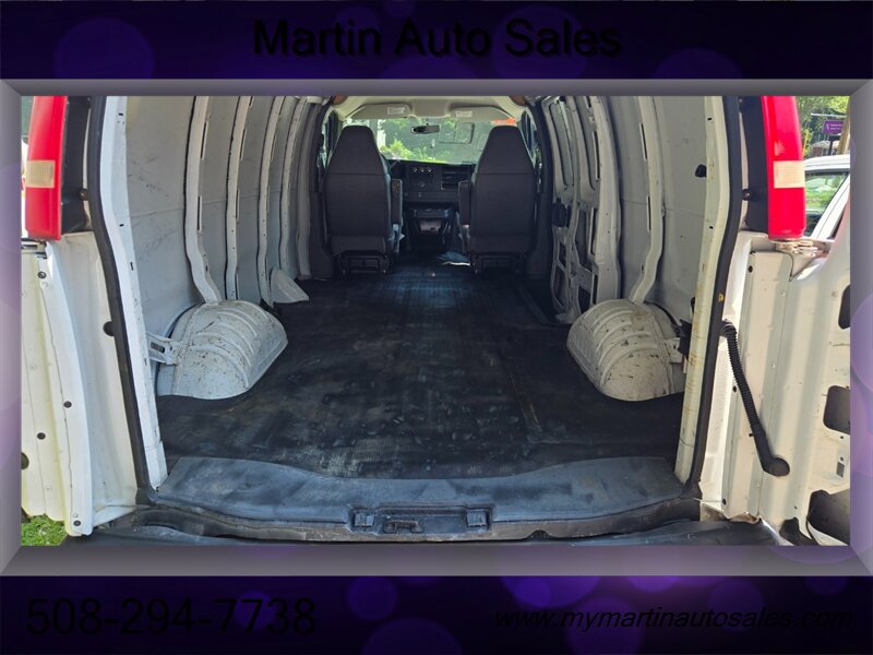 Used 2010 Chevrolet Express 2500 RWD image 11