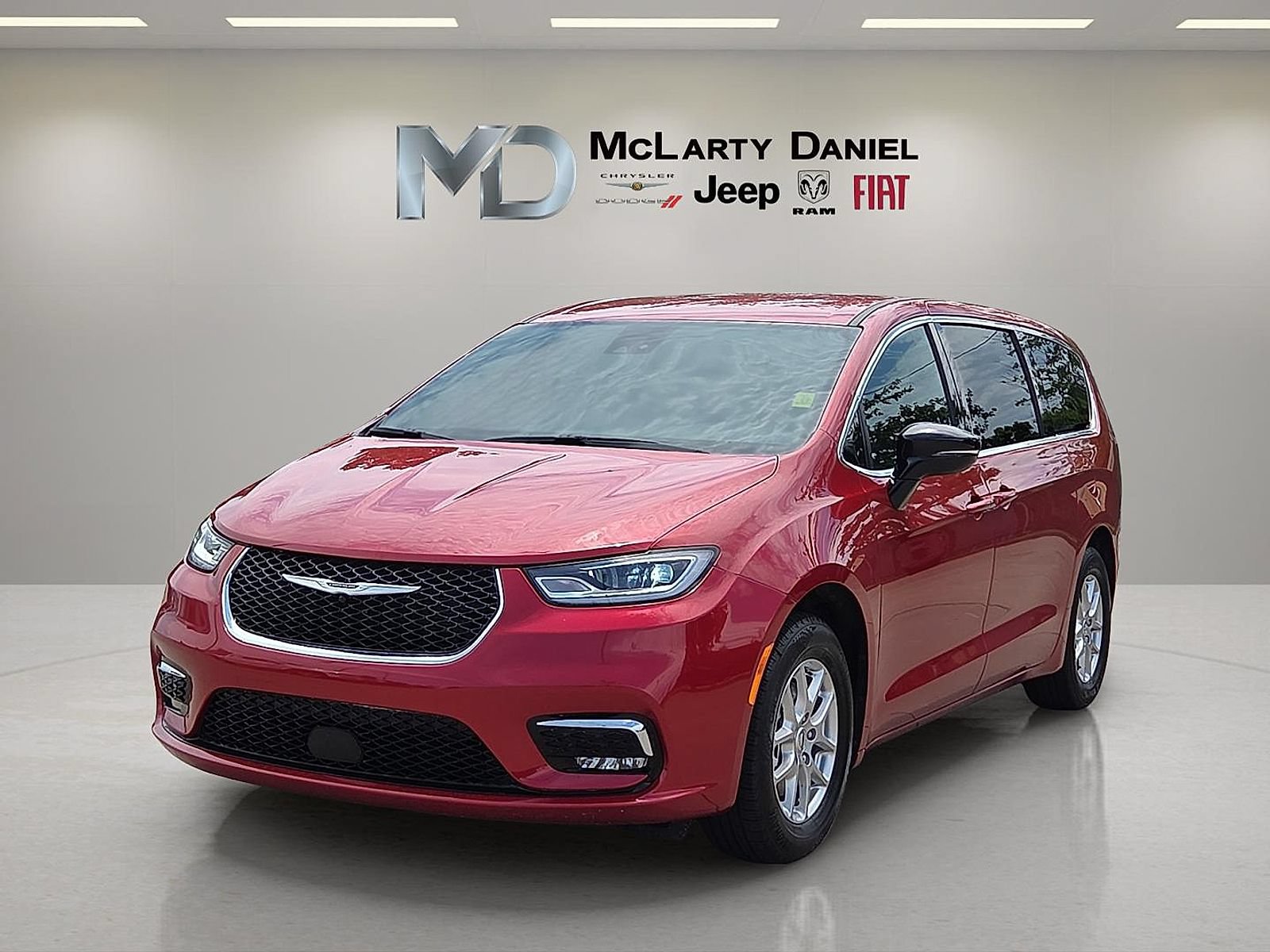 Used 2025 Chrysler Pacifica Select FWD video 2