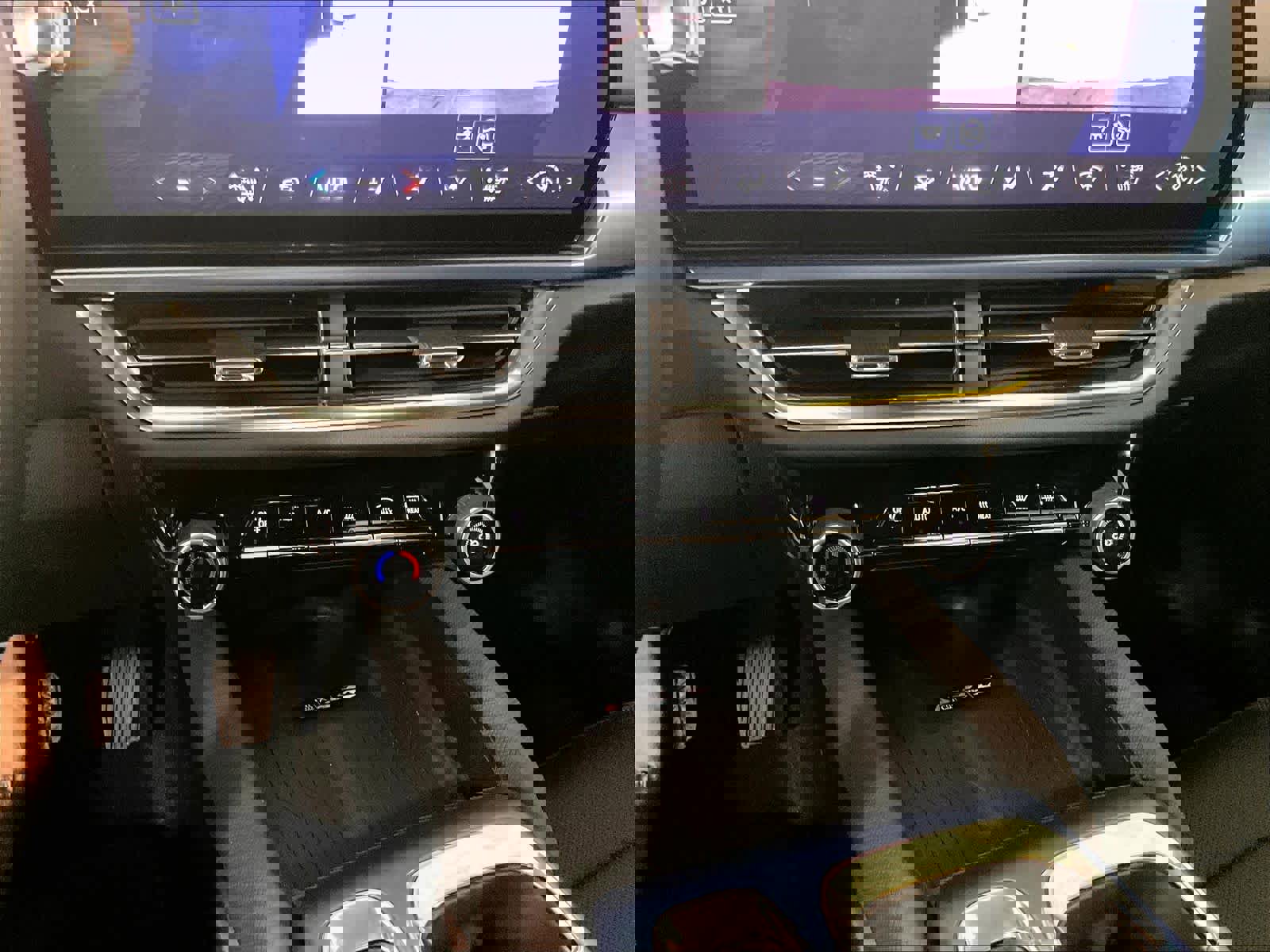 Used 2025 Chevrolet Equinox EV LT w/ Convenience Package image 22