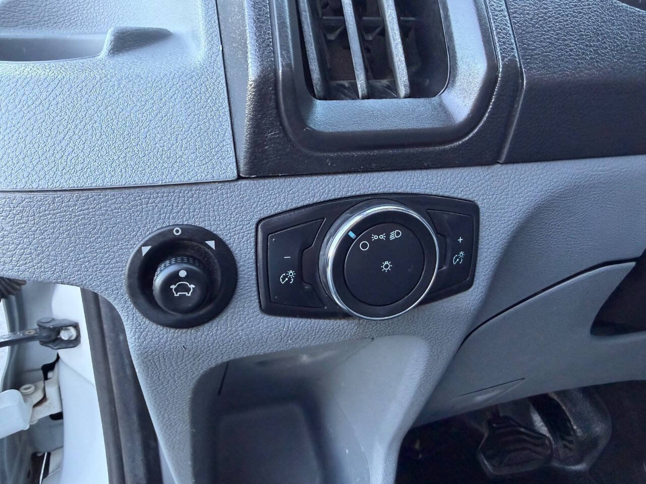 Used 2017 Ford Transit 350 XL image 28
