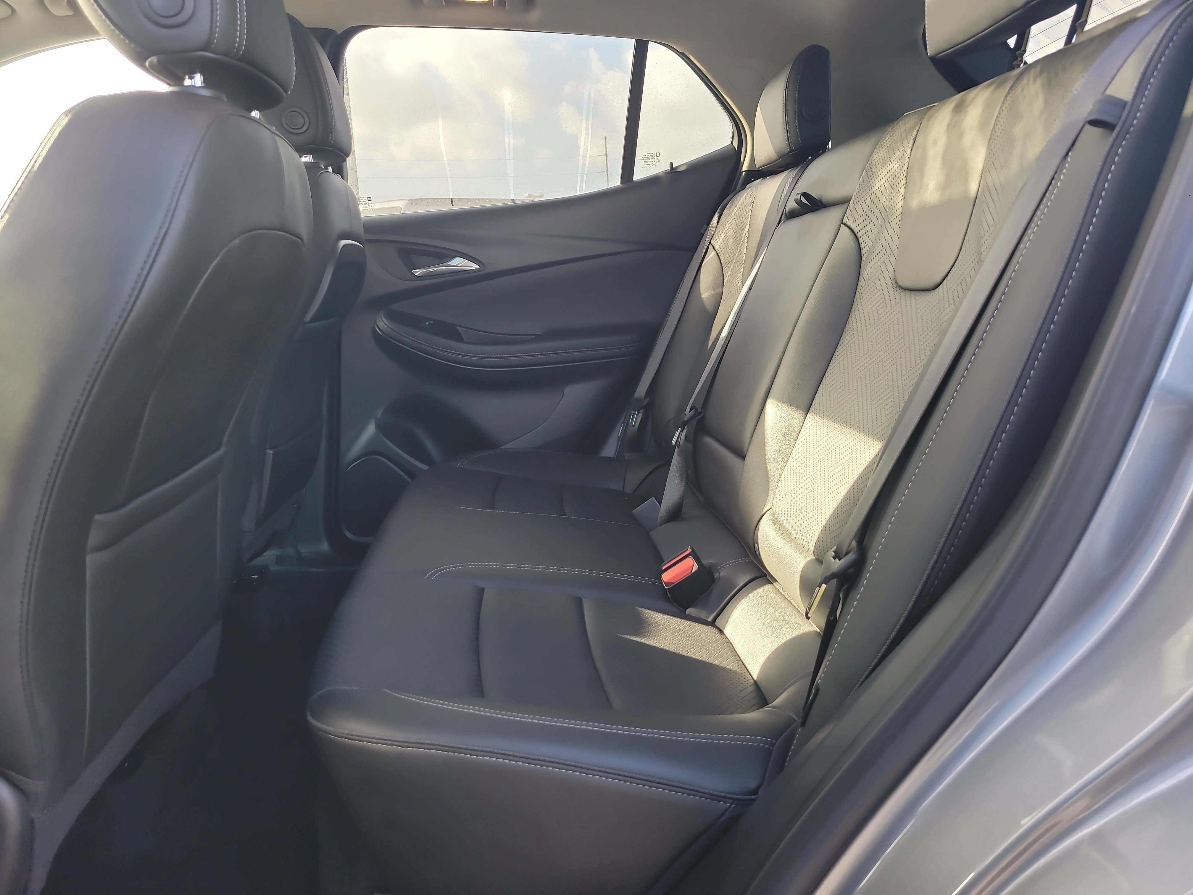 Used 2023 Buick Encore GX Essence w/ Experience Buick Package FWD image 11