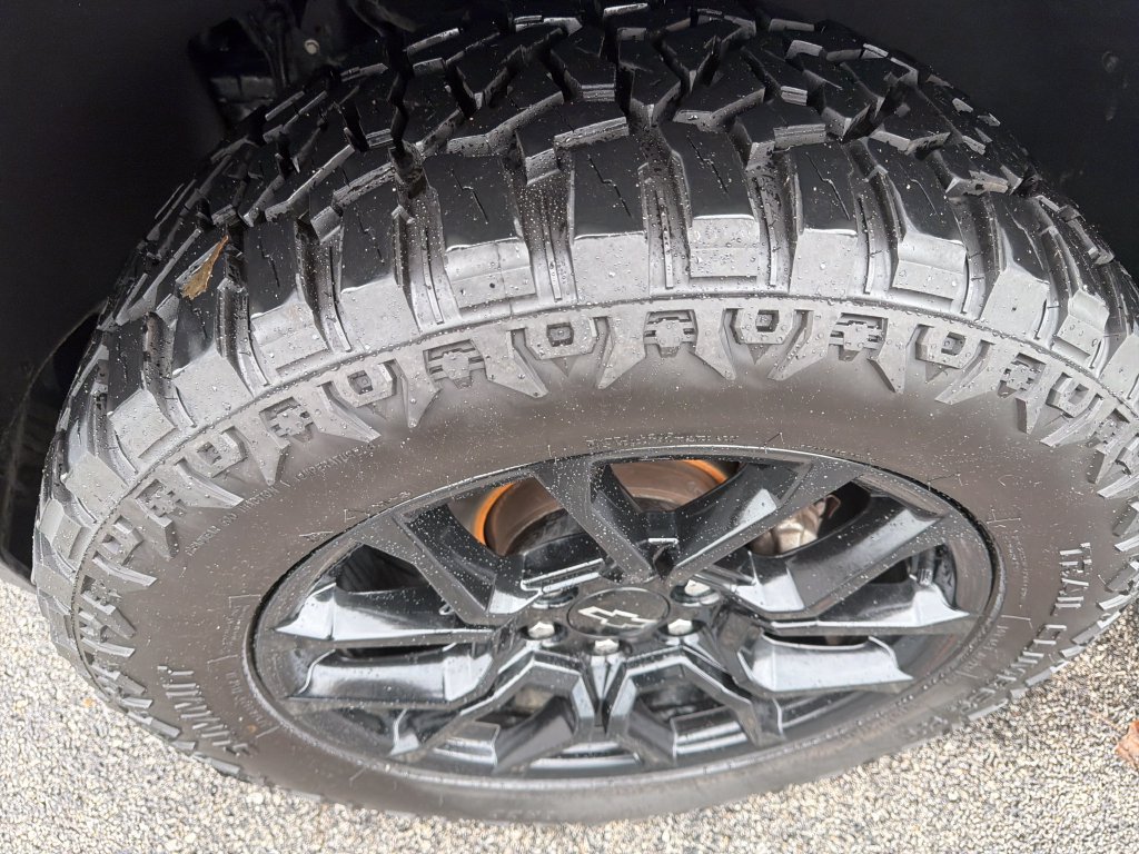 Used 2023 Chevrolet Colorado Trail Boss w/ LPO, Dark Essentials Package AWD/4WD image 13