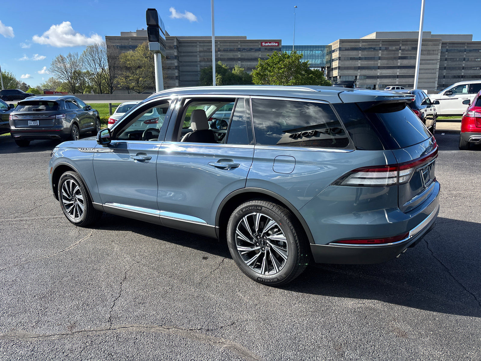 New 2026 Lincoln Aviator AWD image 5