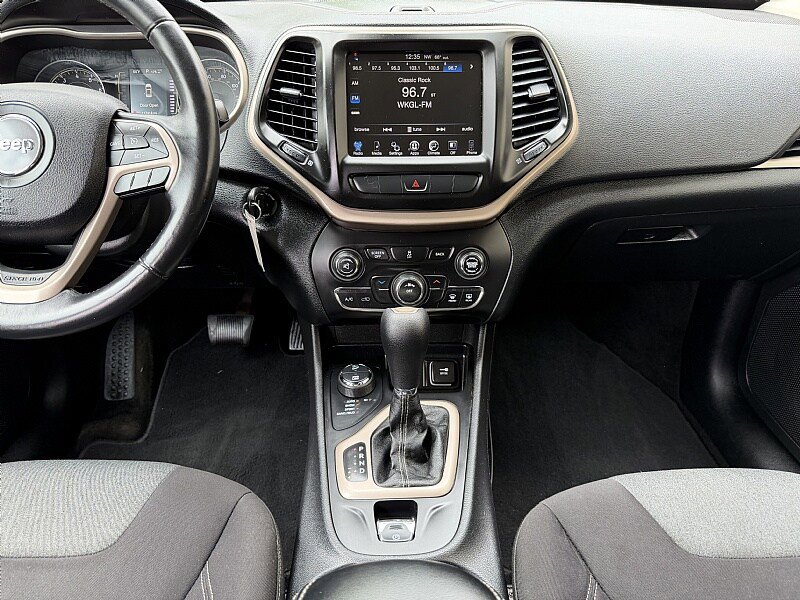 Used 2014 Jeep Cherokee Latitude AWD/4WD image 14