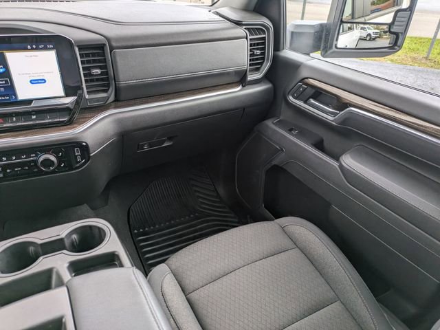 Used 2025 Chevrolet Silverado 2500 LT w/ Convenience Package image 17