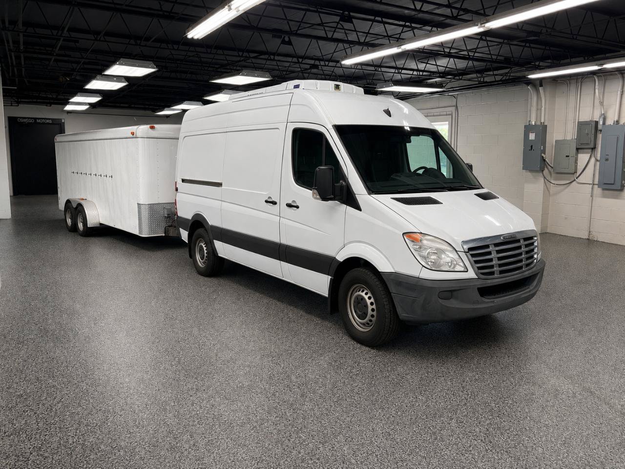 Used 2013 Freightliner Sprinter 3500 RWD image 1
