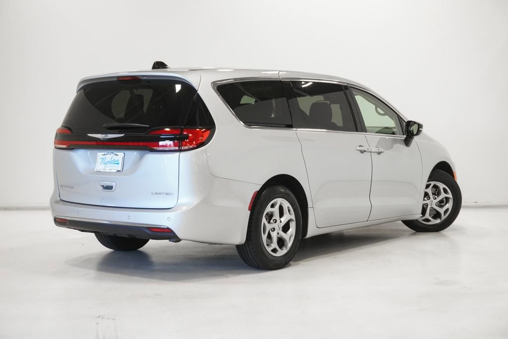 Certified 2024 Chrysler Pacifica Limited image 27