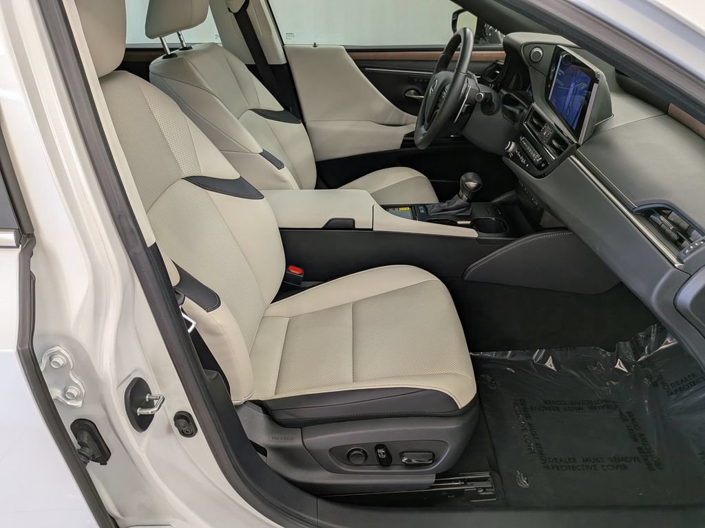 Used 2025 Lexus ES 300h w/ Premium Package FWD image 35