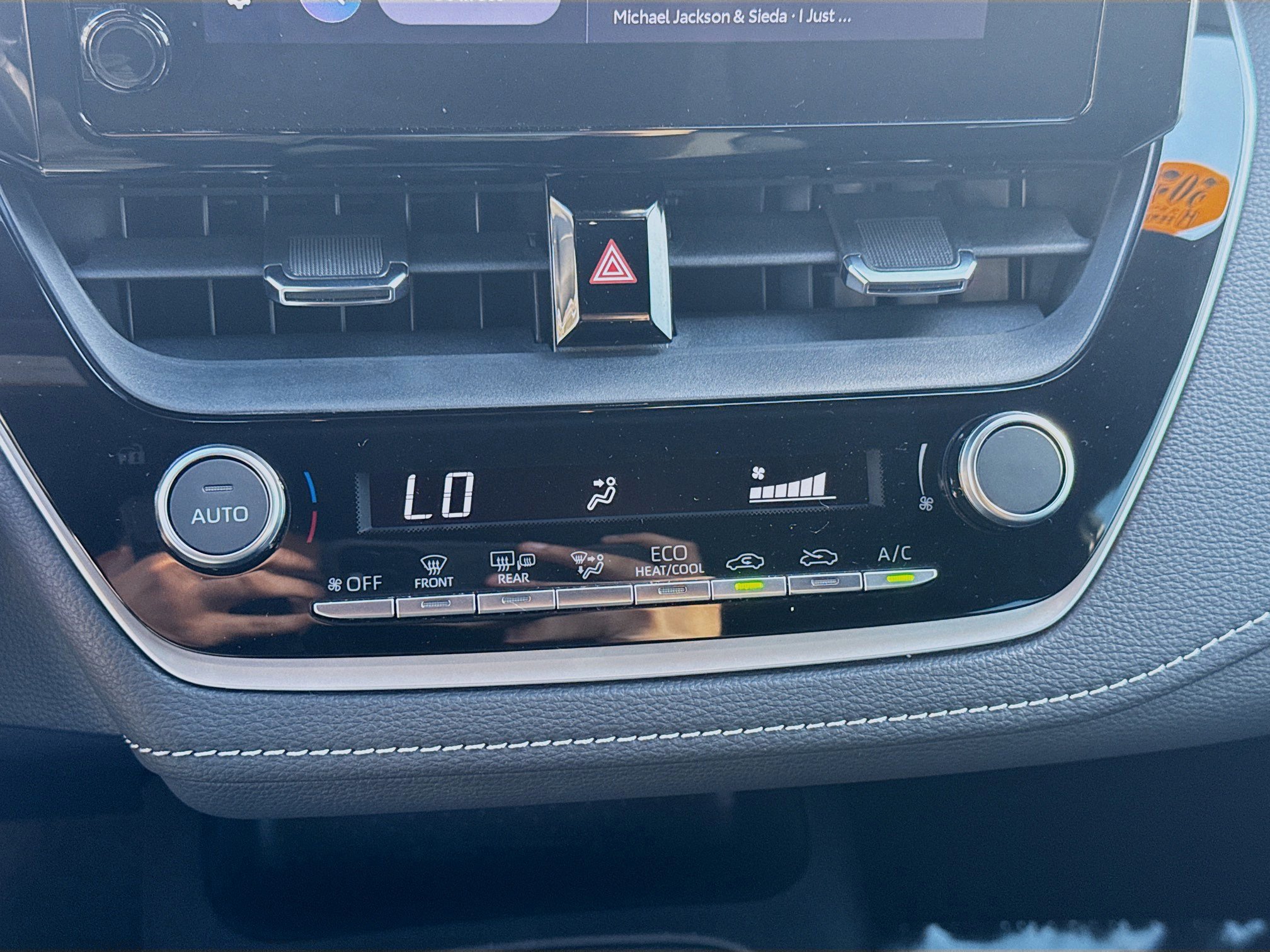 Used 2025 Toyota Corolla SE image 14