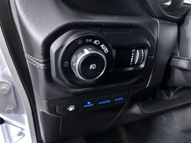 Used 2024 Jeep Wrangler Unlimited Sahara w/ Technology Group AWD/4WD image 18