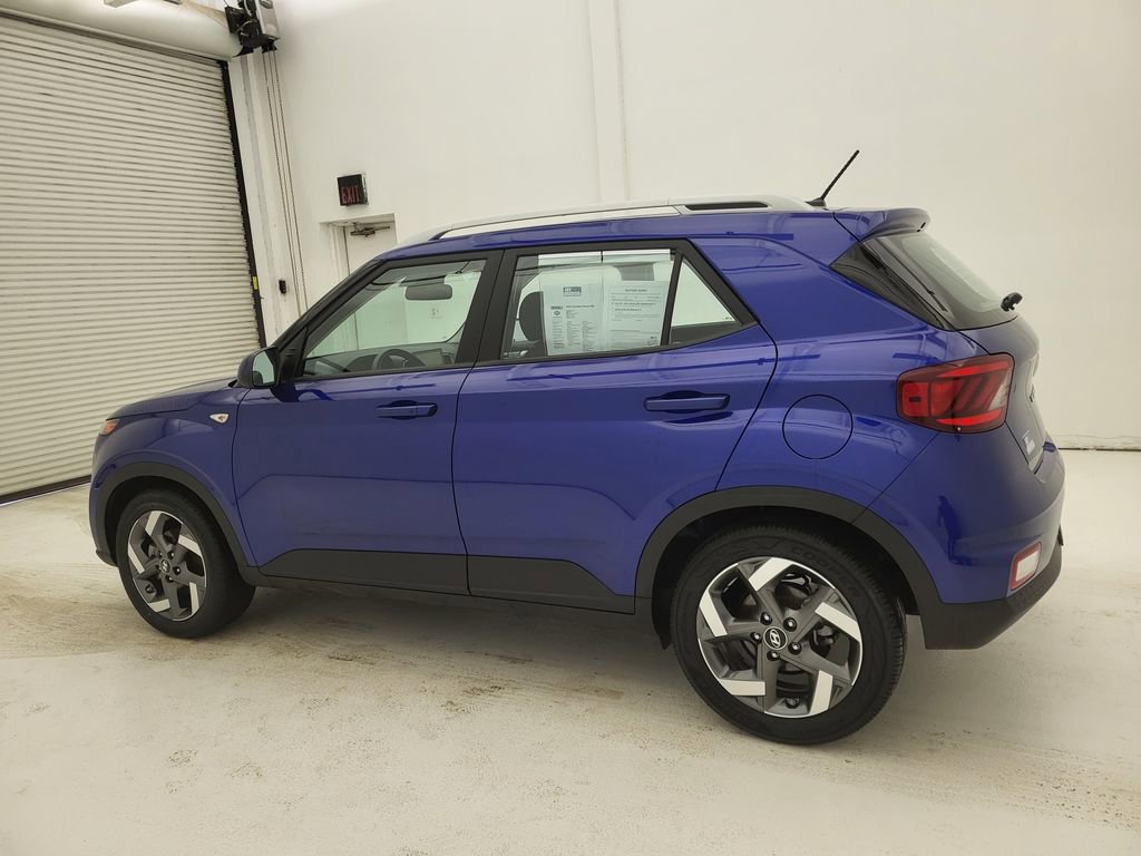 Used 2025 Hyundai Venue SEL image 16