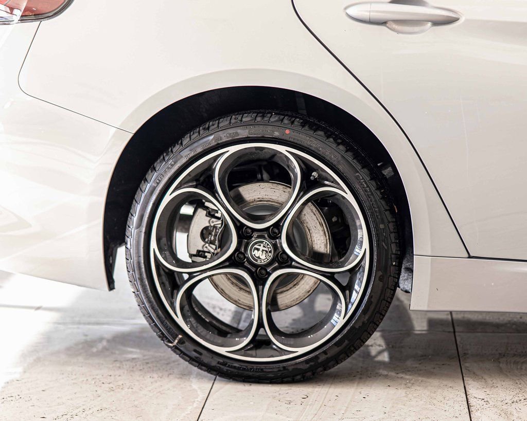 New 2025 Alfa Romeo Giulia AWD w/ Driving Assist Package image 11