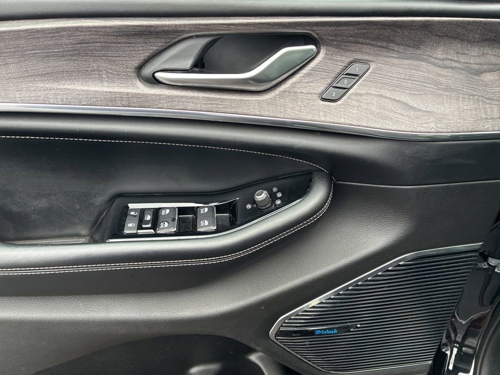 Used 2022 Jeep Grand Cherokee Overland w/ MOPAR Finishing Package image 23