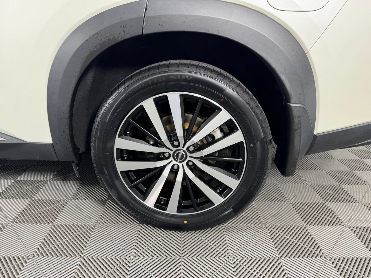 Used 2023 Nissan Pathfinder Platinum AWD/4WD image 37