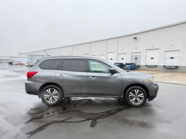 Used 2017 Nissan Pathfinder SL image 5