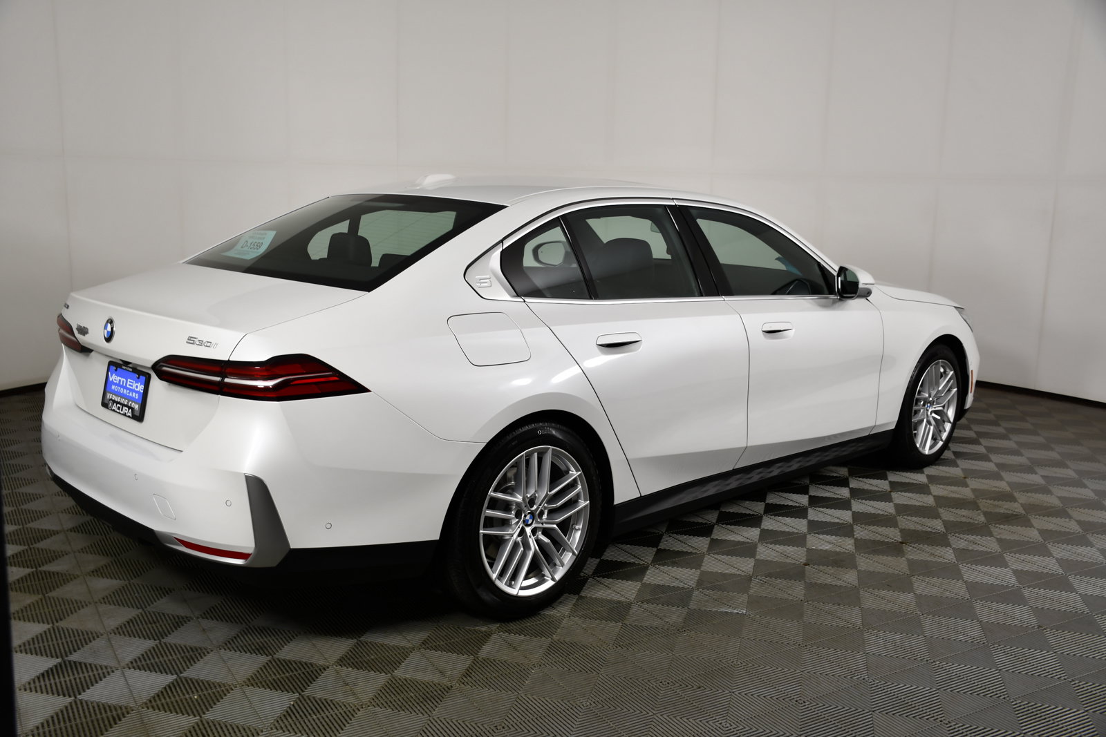 Used 2025 BMW 530i xDrive AWD/4WD image 6